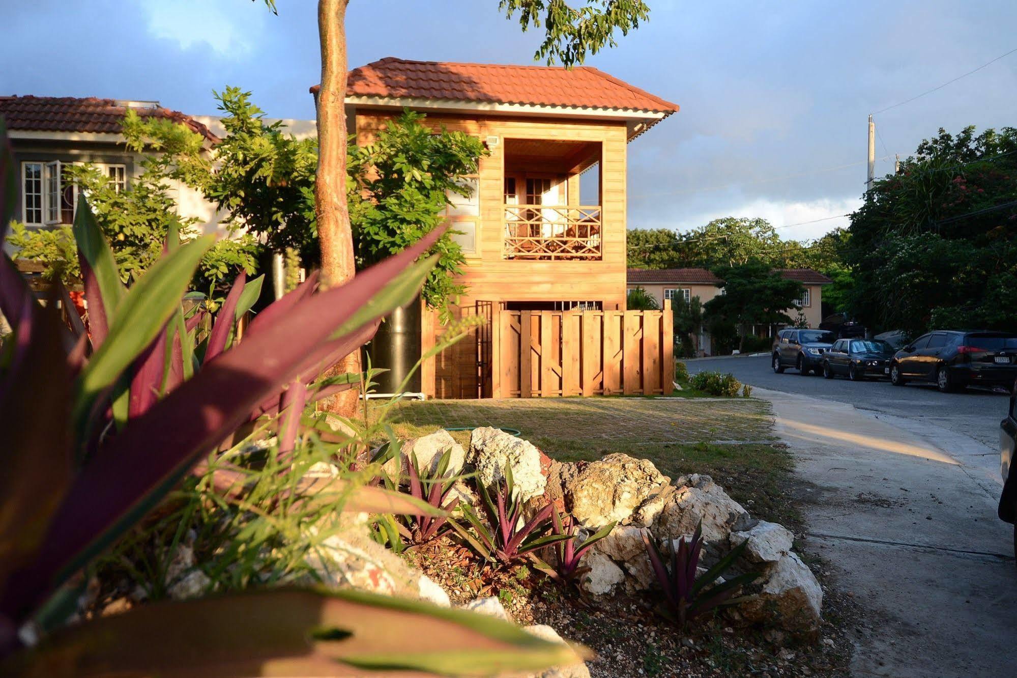 The Cabin At Long Mountain Country Club Kingston Bagian luar foto